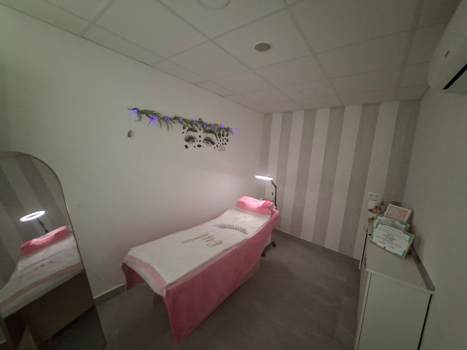 Cabina para tratamientos y bienestar